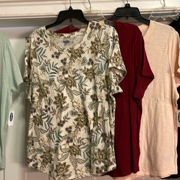 5 Old Navy shirts - 2 new with tags & 3 without tags - Picture 2 of 7